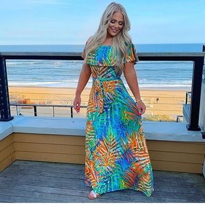 NWT abstract leaf print Maxi dress🌿🧡🐆